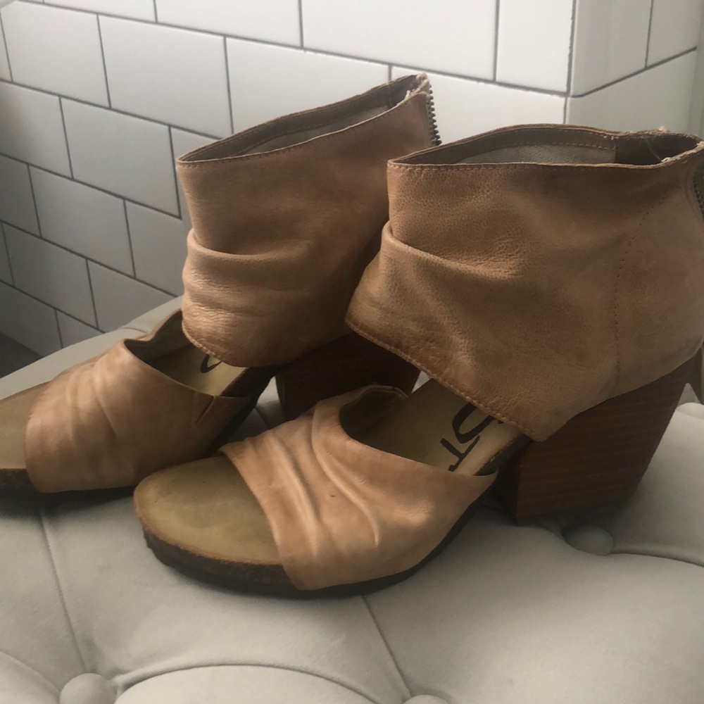 Tan leather super soft wedge sandals